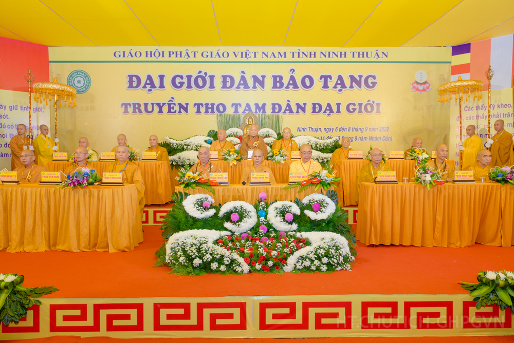 hoa thuong thich thien nhon duong vi dan dau hoa thuong dai gioi dan bao tang