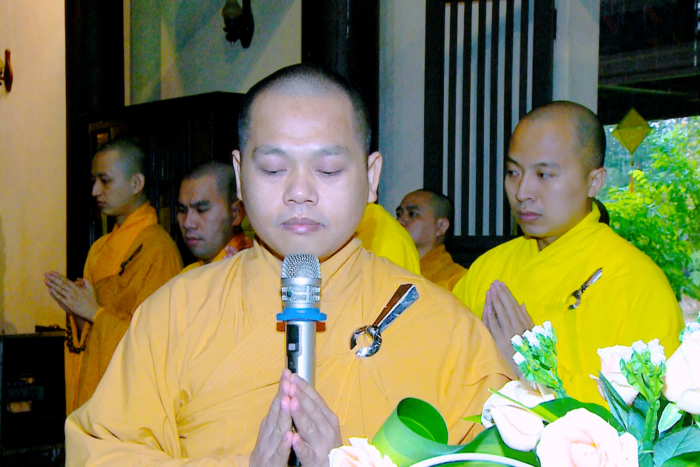 hoc vien pgvn tai hue trang nghiem tuong niem duc phap chu ghpgvn