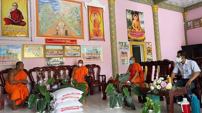 hoi doan ket su sai yeu nuoc huyen tra cu ho tro den cac chua khmer