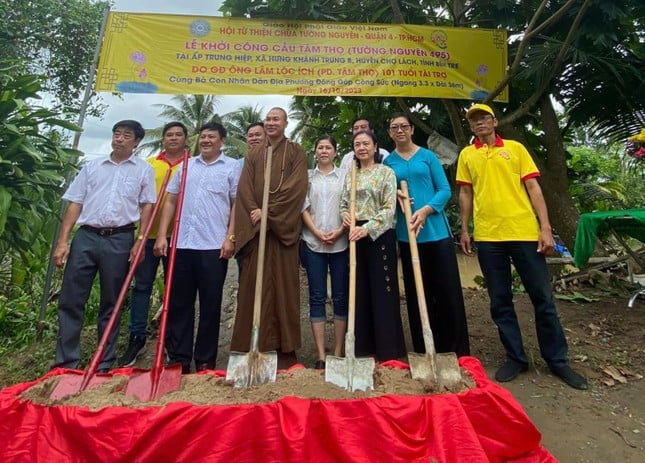 hoi tu thien chua tuong nguyen ban giao nha va khoi cong xay cau be tong tai tinh ben tre