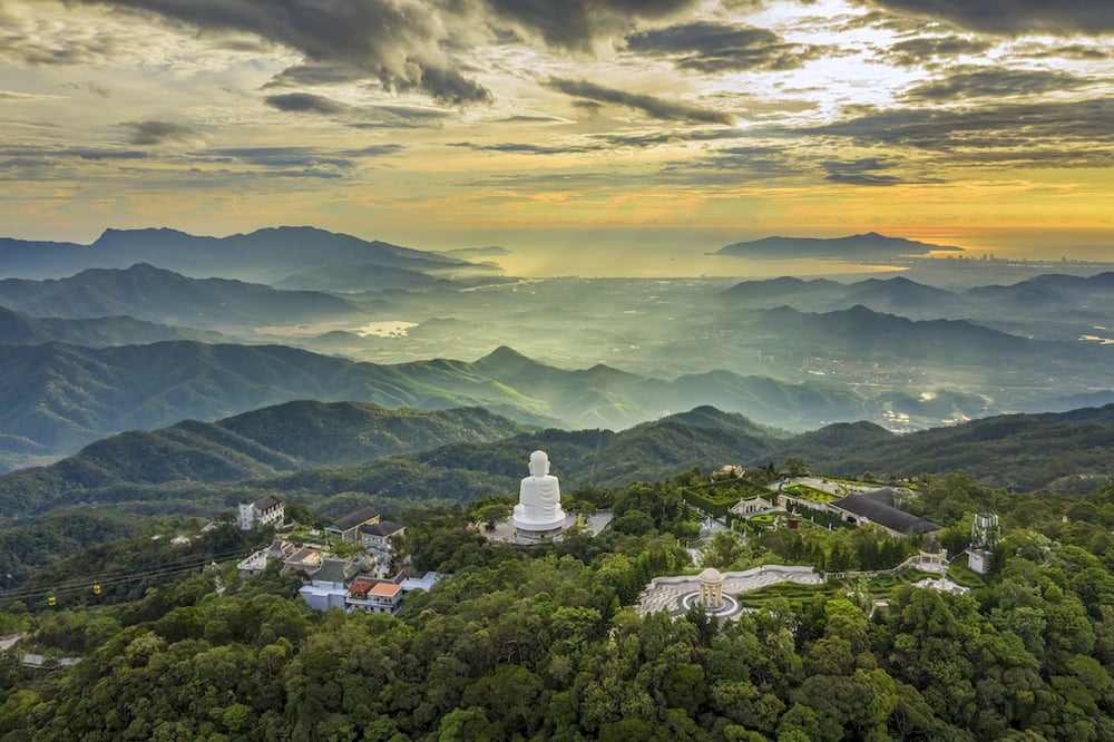 hon 300 tang ni su hanh huong den quan the tam linh tren dinh ba na