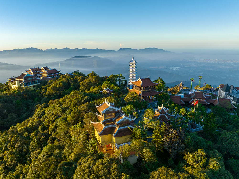 hon 300 tang ni su hanh huong den quan the tam linh tren dinh ba na