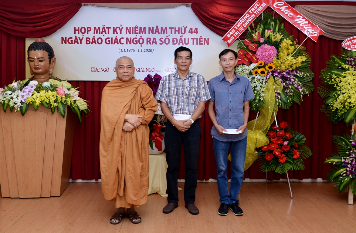 hop mat ky niem 44 nam bao giac ngo 1976 2020