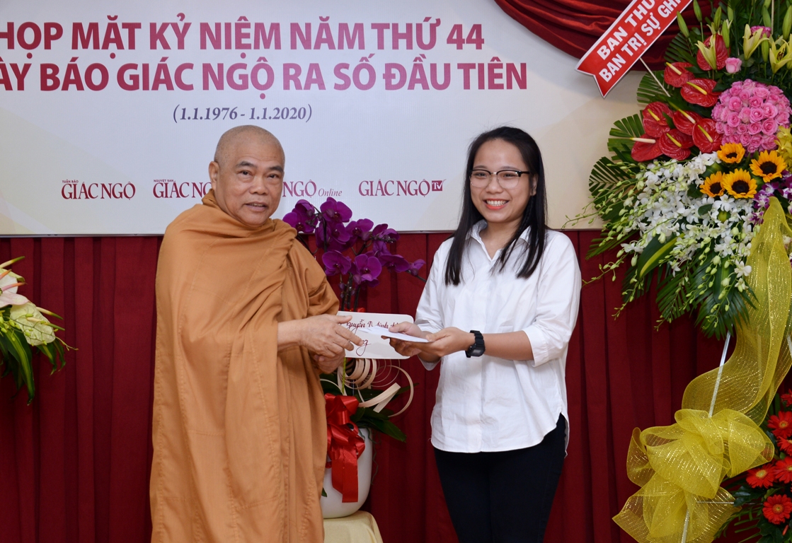 hop mat ky niem 44 nam bao giac ngo 1976 2020