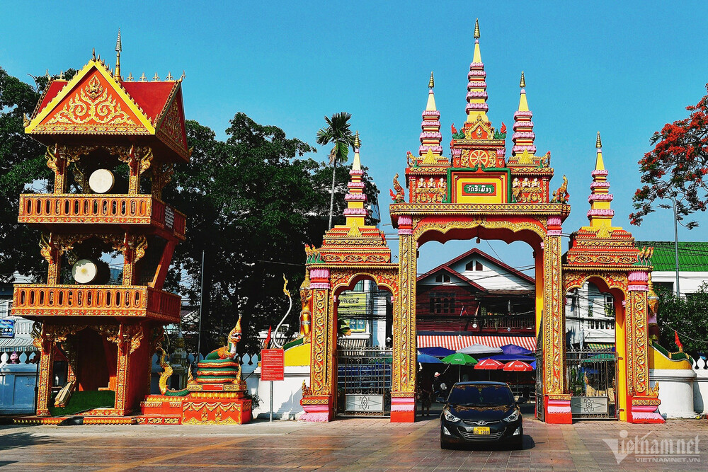 kham pha su ky bi cua chua si muang ngoi chua dep nhat nuoc lao