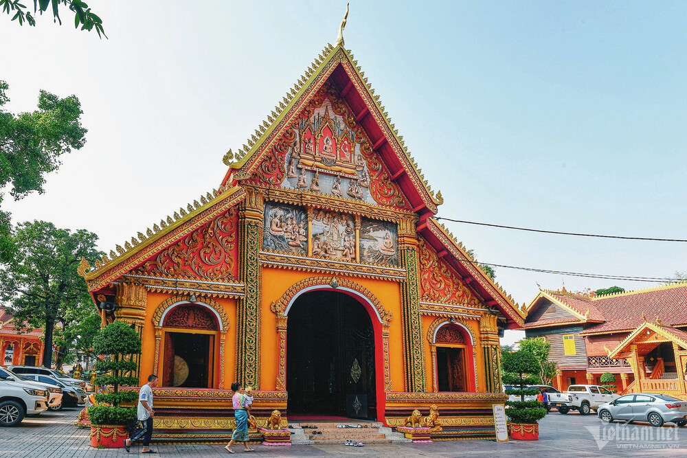 kham pha su ky bi cua chua si muang ngoi chua dep nhat nuoc lao