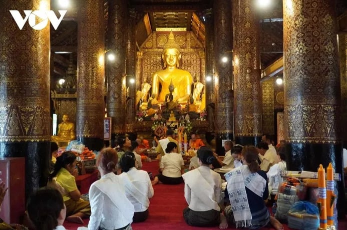 kham pha wat xiengthong ngoi chua co dep nhat o luangprabang