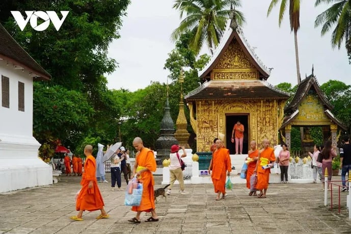 kham pha wat xiengthong ngoi chua co dep nhat o luangprabang