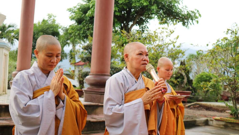 khanh hoa  le dat da trung tu chua bao long