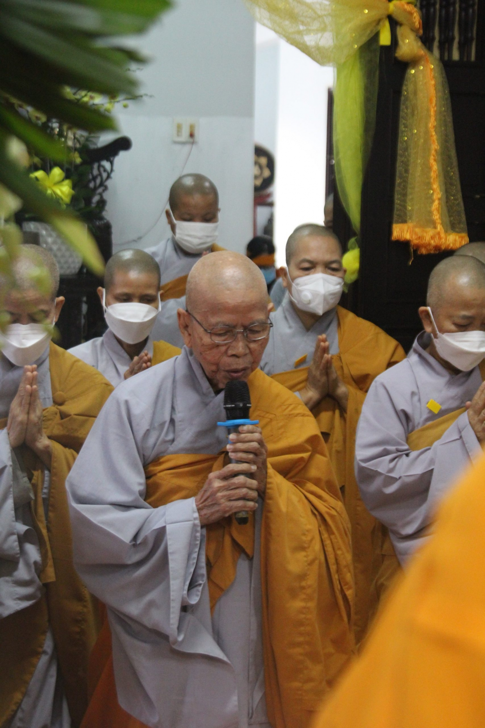 khanh hoa  le tuong niem va phung tong kim quan co ni truong thich nu dat huong nhap bao thap