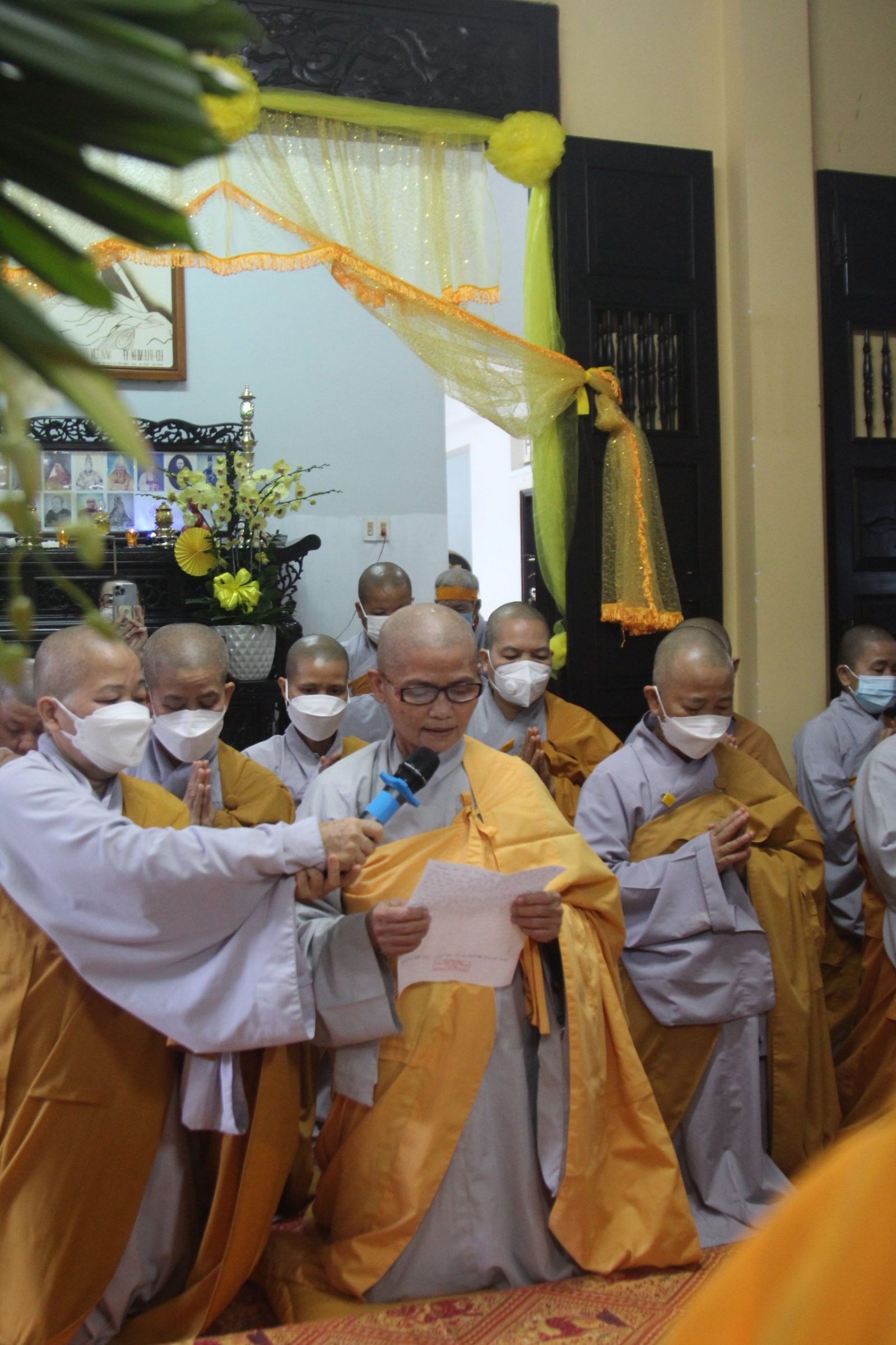 khanh hoa  le tuong niem va phung tong kim quan co ni truong thich nu dat huong nhap bao thap