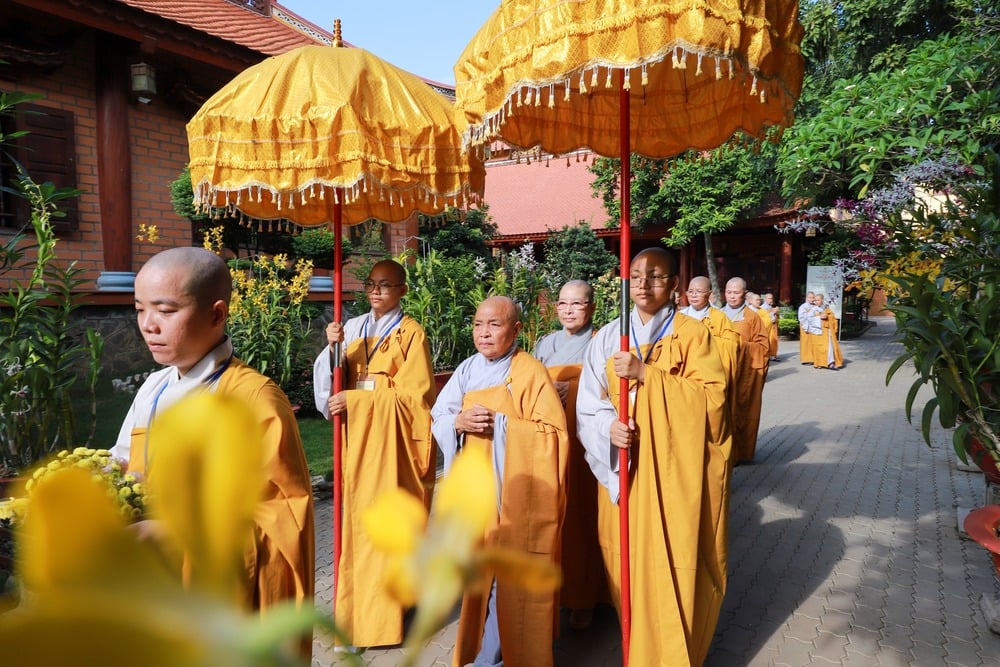 khoa tu chanh niem danh cho chu ni tai chua thien quang ?