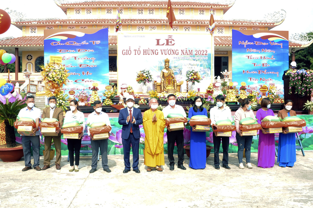 kon tum  le gio quoc to hung vuong tai chua thap ky quang