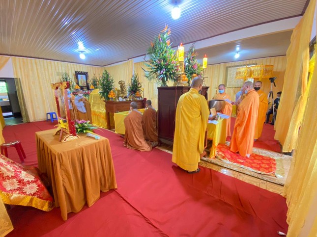 lam dong  le nhap kim quan ni truong thich nu hue chau