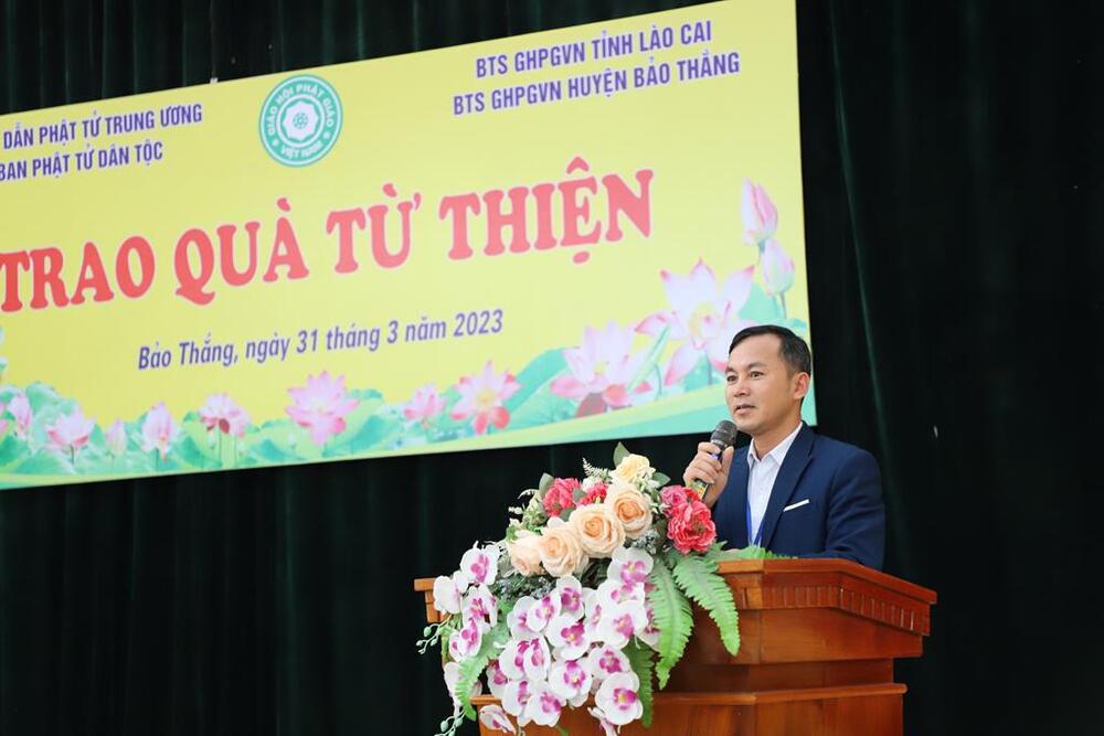 lao cai  ban huong dan phat tu tw phan ban dan toc tw phia bac trao tang qua tu thien