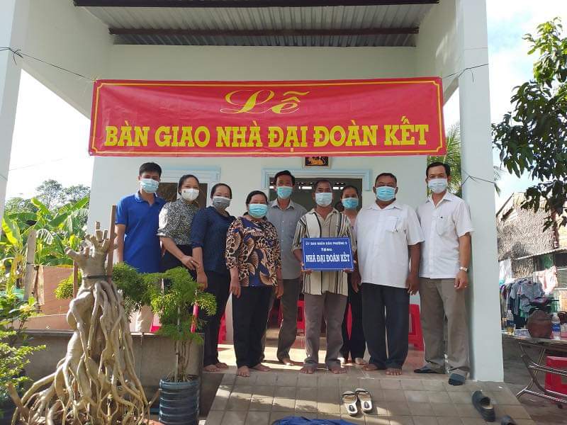 le ban giao 2 nha dai doan ket cho ho dan toc khmer gap kho khan ve nha o