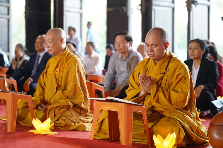 le cau nguyen hoa binh tai chua bai dinh