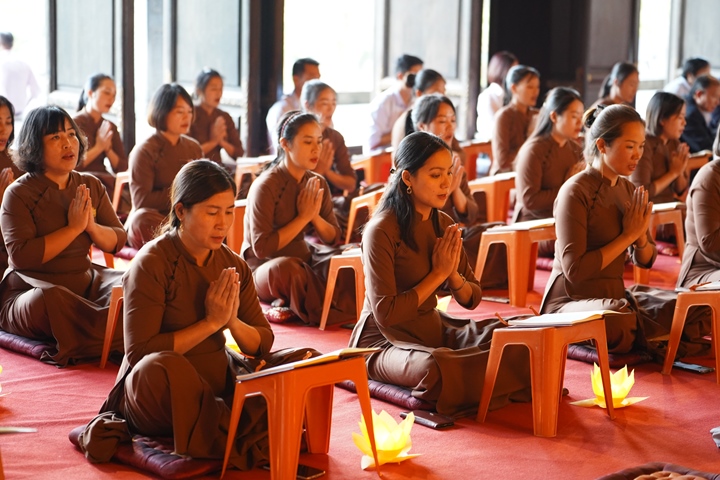 le cau nguyen hoa binh tai chua bai dinh