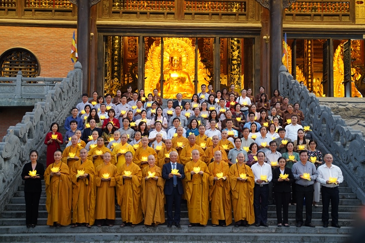 le cau nguyen hoa binh tai chua bai dinh