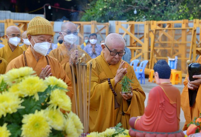 le cau nguyen tai thiet chua pho quang  quan tan binh