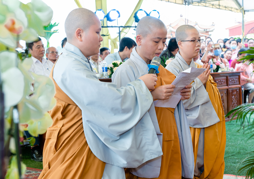 le cong bo quyet dinh bo nhiem tru tri chua trang