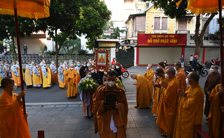 le cung ruoc ton anh dai lao hoa thuong thich pho tue ve tung lam quan su