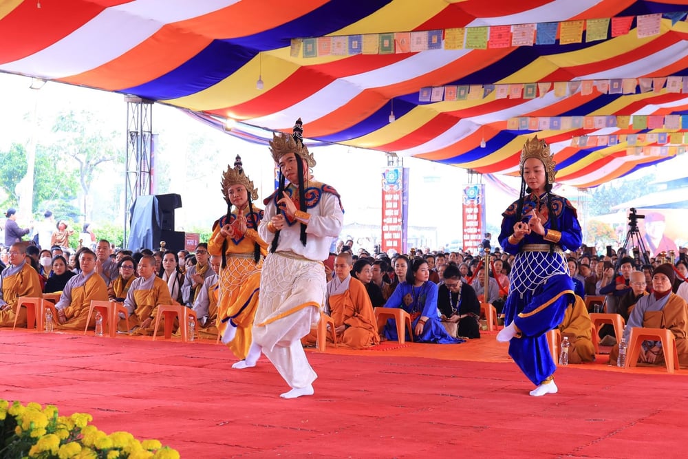 le khai quang ton tuong duc phat tai dai bao thap mandala tay thien