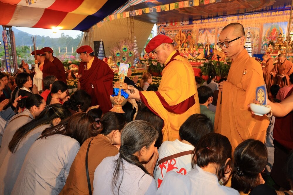 le khai quang ton tuong duc phat tai dai bao thap mandala tay thien