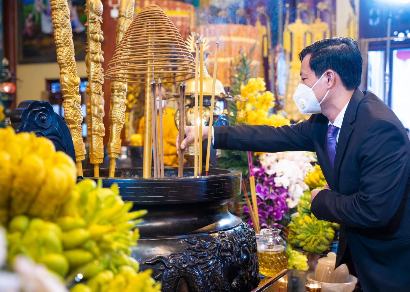 le khai xuan cau quoc thai dan an chua ba vang nam nham dan