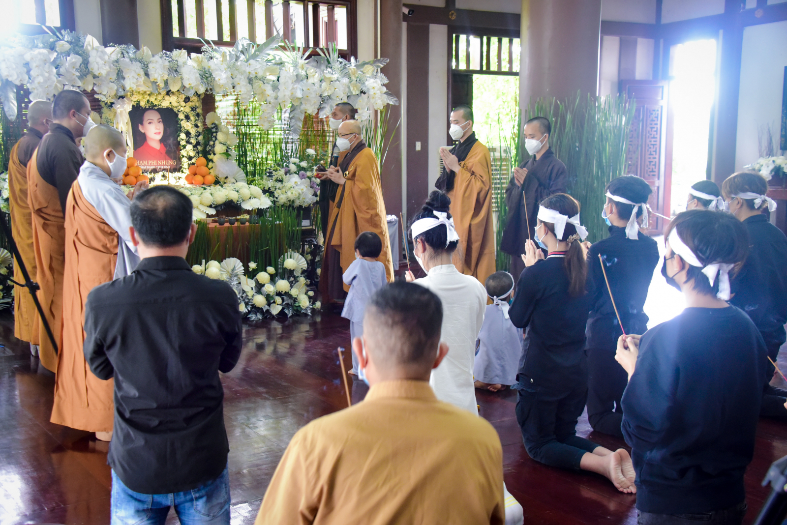 le so that co nghe si phi nhung va cau sieu cac nan nhan tu vong vi dich benh covid 19