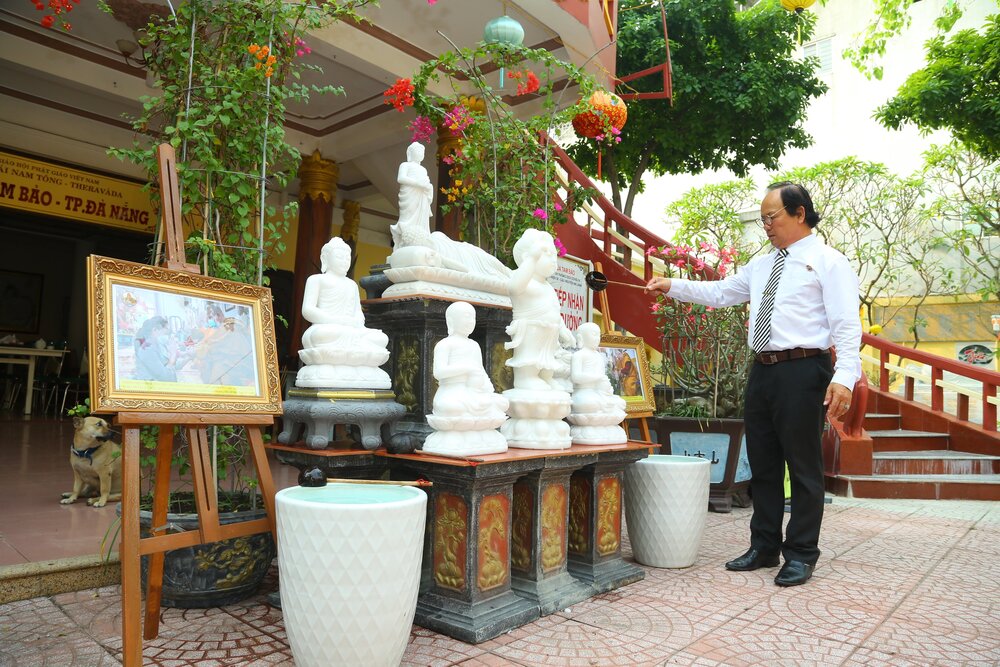 lien hiep cac to chuc huu nghi tp  da nang den tham va chuc tet tong lanh su quan nuoc chdcnd lao