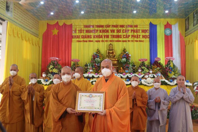 long an le tot nghiep so cap phat hoc va khai giang khoa viii trung cap phat hoc