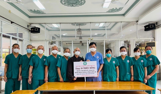 long an ung ho 50 trieu dong cho hoat dong cua y bac si tuyen dau