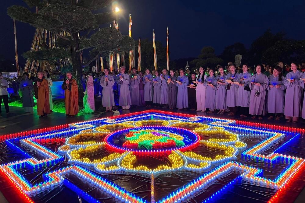 lung linh sac mau phat dan tai dai bao thap mandala tay thien