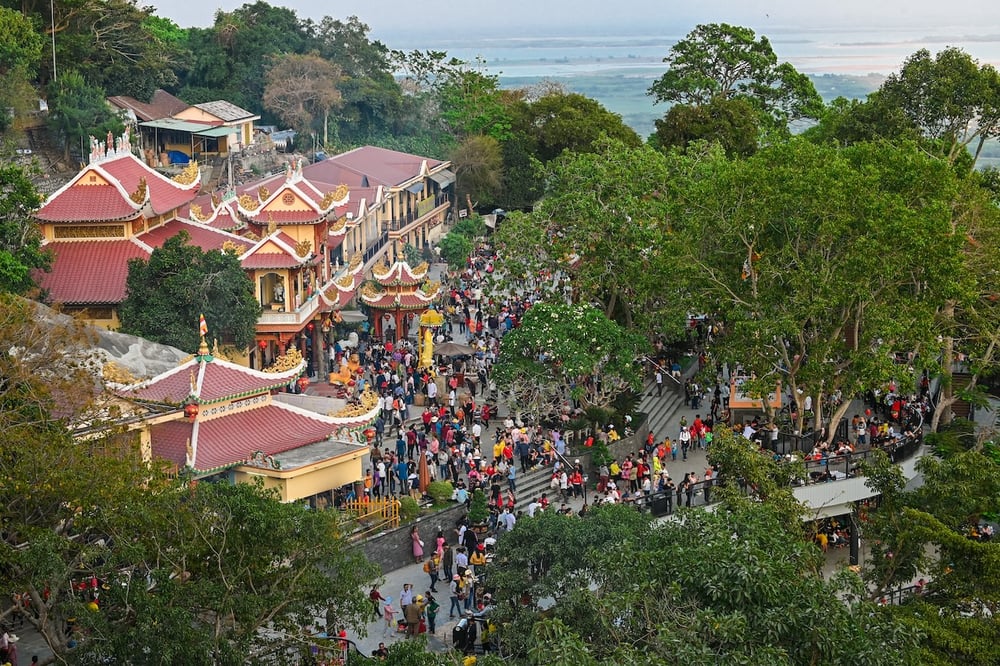 mua phat dan nui ba den thanh mien dat hanh huong tai nam bo