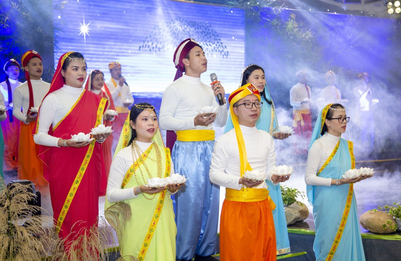 ngap tran hanh phuc trong dem  ??ca mung duc phat thanh dao ??
