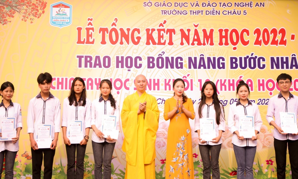 nghe an  chua co am trao hoc bong  ??nang buoc chan nhan tai ?? nam thu 4 ?