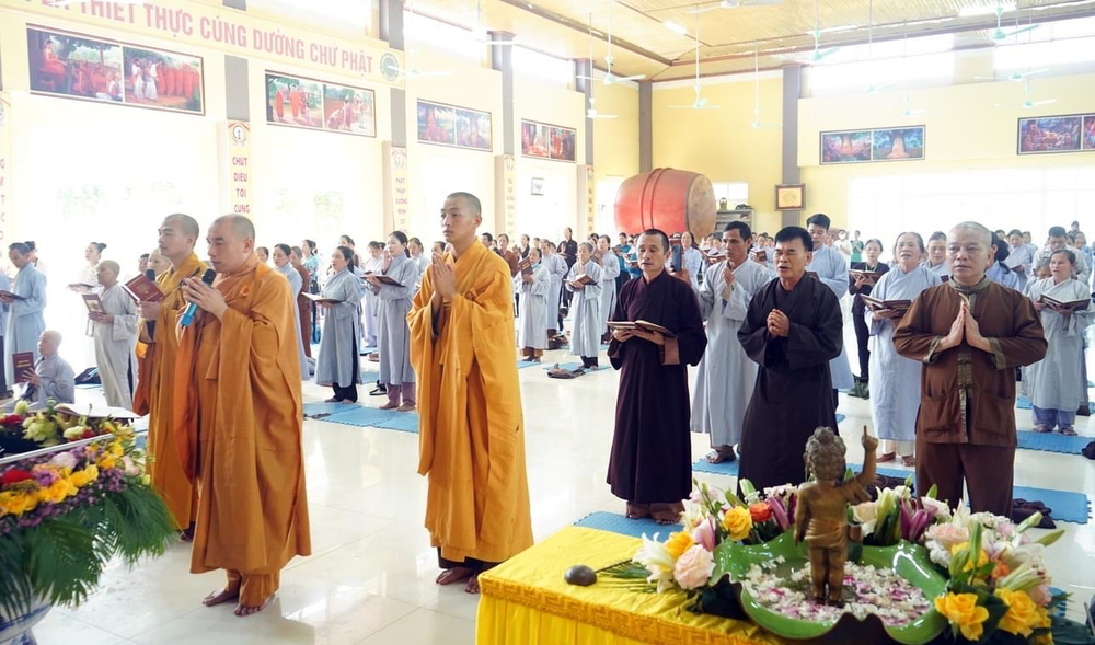 nghe an  trang nghiem le tam phat tai chua chi linh