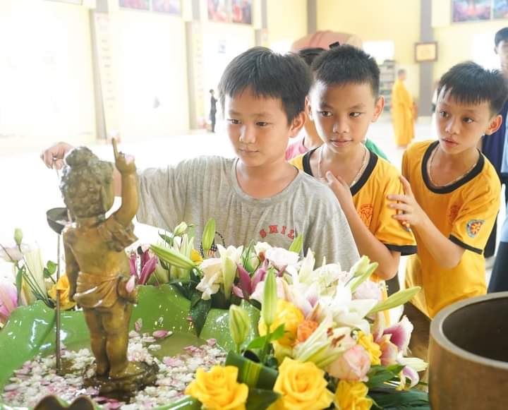 nghe an  trang nghiem le tam phat tai chua chi linh