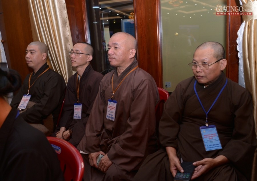 nghe va thao luan ve hanh chanh giao hoi