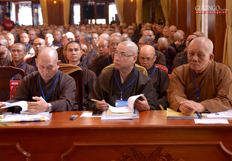 nghe va thao luan ve hanh chanh giao hoi