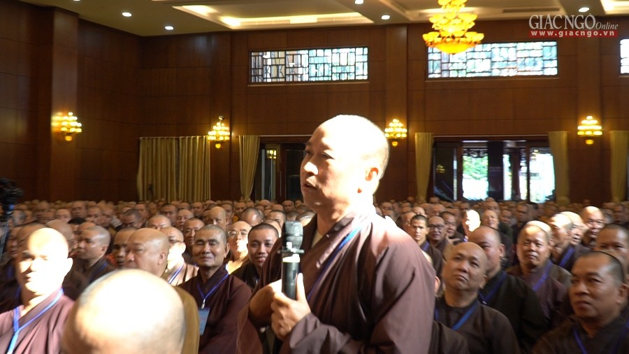 nghe va thao luan ve hanh chanh giao hoi