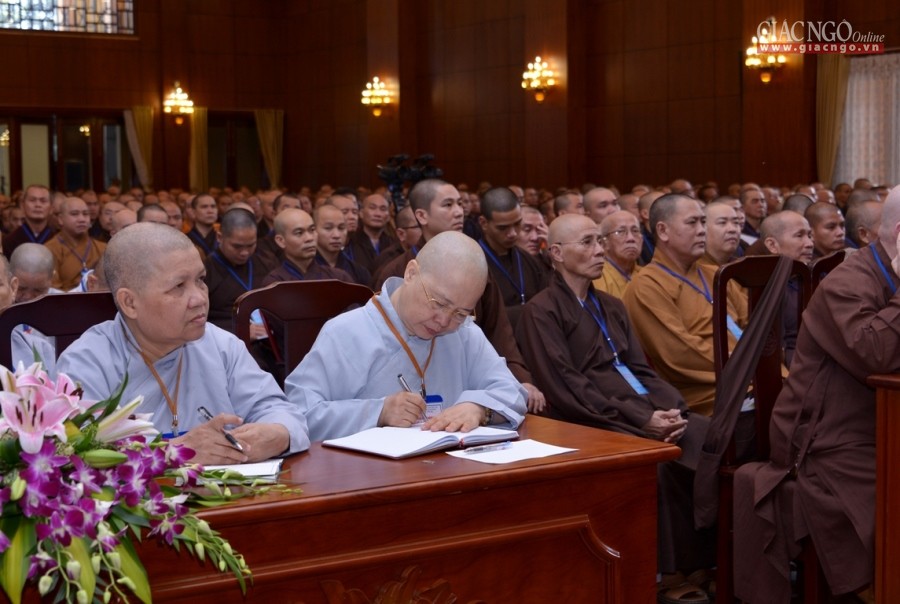 nghe va thao luan ve hanh chanh giao hoi