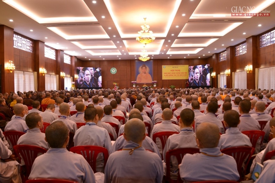 nghe va thao luan ve hanh chanh giao hoi