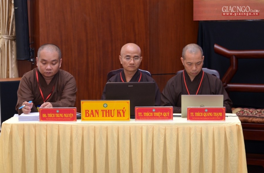 nghe va thao luan ve hanh chanh giao hoi
