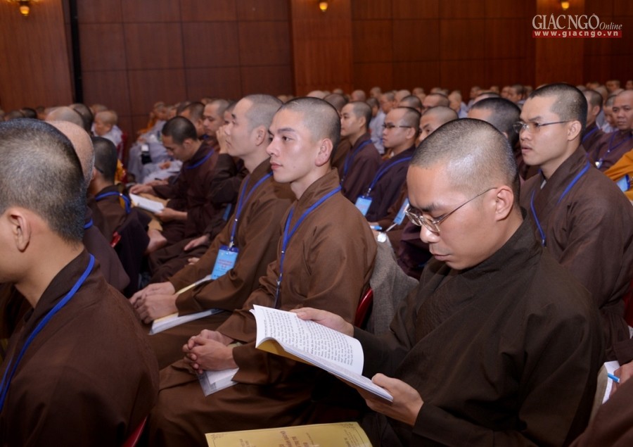 nghe va thao luan ve hanh chanh giao hoi