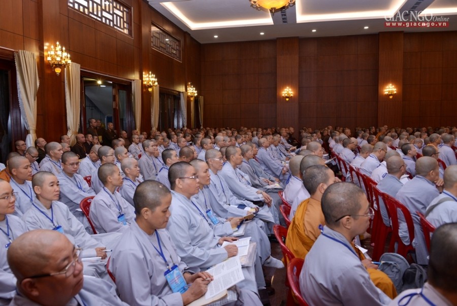 nghe va thao luan ve hanh chanh giao hoi