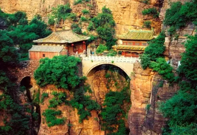 ngoi chua co tren vach da tung xuat hien trong ngoa ho tang long