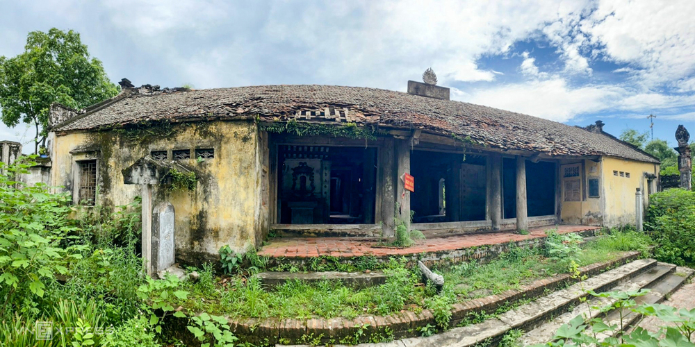 ngoi chua gan 700 tuoi o ha noi xuong cap nghiem trong