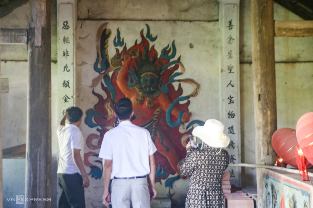 ngoi chua gan 700 tuoi o ha noi xuong cap nghiem trong